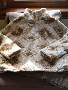EUC Thread + Supply Fleece sherpa pullover Aztec print, XS